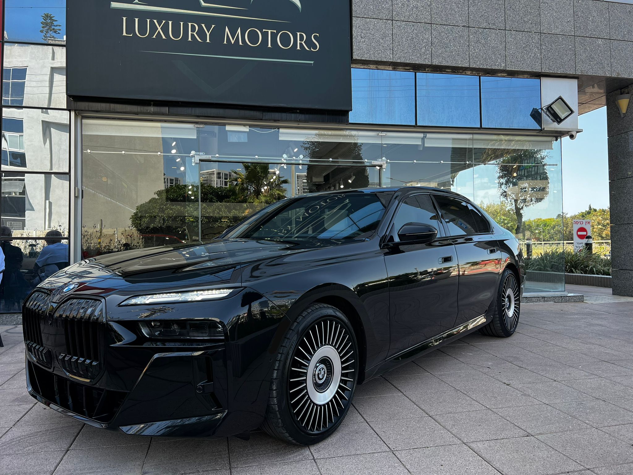 BMW 760i LONG XDRIVE V8 2023 - לקשורי מוטורס הרצליה פיתוח
